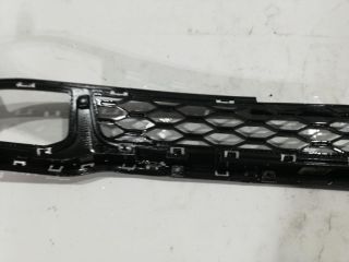 bontott HYUNDAI KONA Első Lökhárító Alsó Középső Díszrács