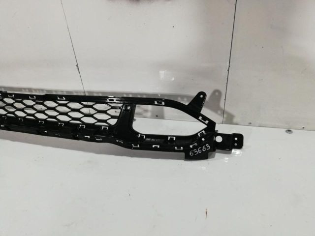 bontott HYUNDAI KONA Első Lökhárító Alsó Középső Díszrács