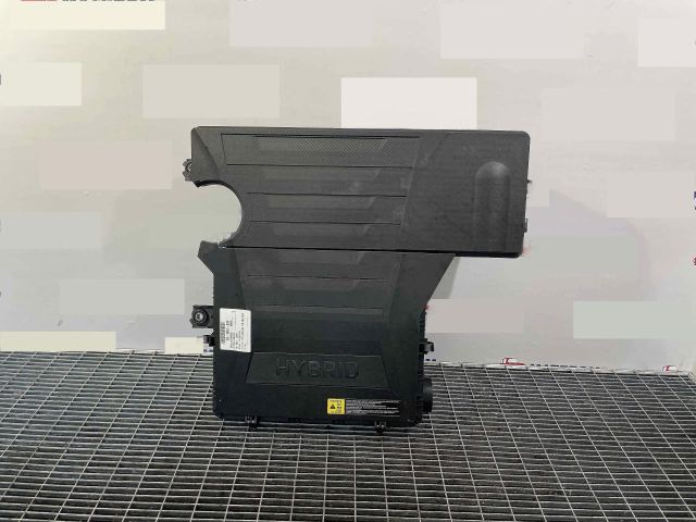 bontott HYUNDAI KONA Felső Hűtőburkolat