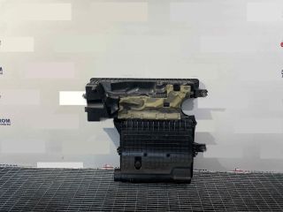 bontott HYUNDAI KONA Felső Hűtőburkolat