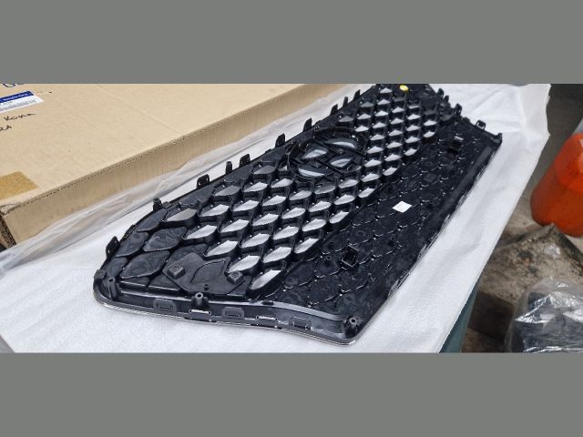 bontott HYUNDAI KONA Hűtőrács