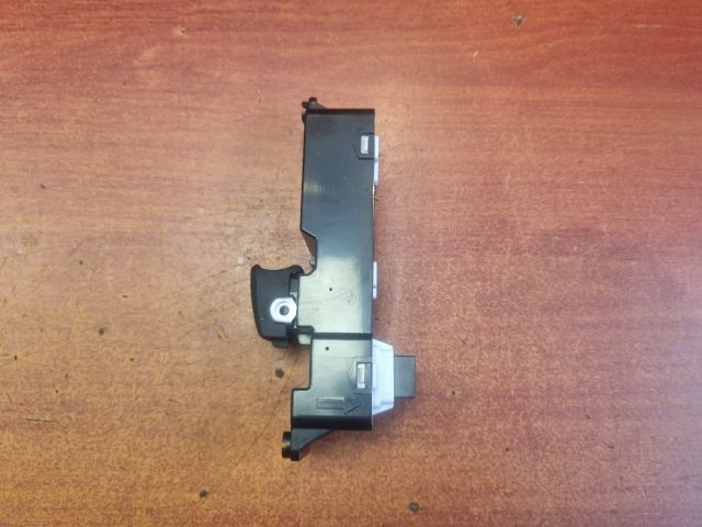 bontott HYUNDAI KONA Jobb első Ablakemelő Kapcsoló