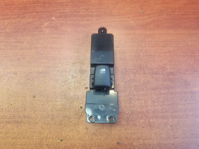 bontott HYUNDAI KONA Jobb első Ablakemelő Kapcsoló