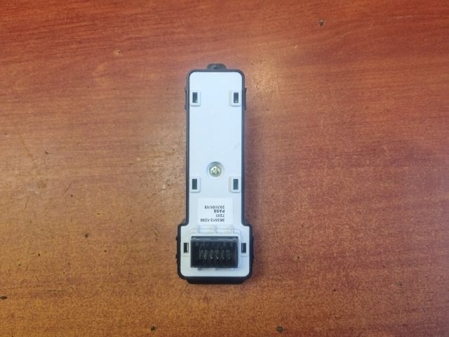 bontott HYUNDAI KONA Jobb első Ablakemelő Kapcsoló