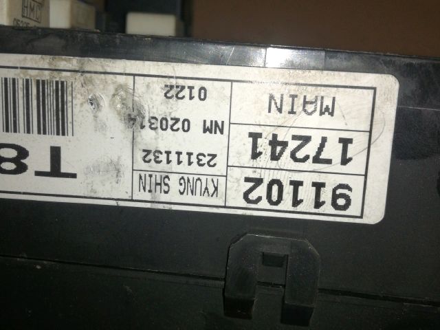 bontott HYUNDAI MATRIX Biztosítéktábla Utastér