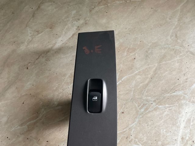 bontott HYUNDAI MATRIX Jobb első Ablakemelő Kapcsoló