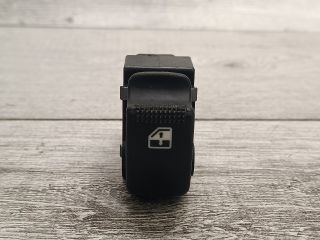 bontott HYUNDAI MATRIX Jobb első Ablakemelő Kapcsoló