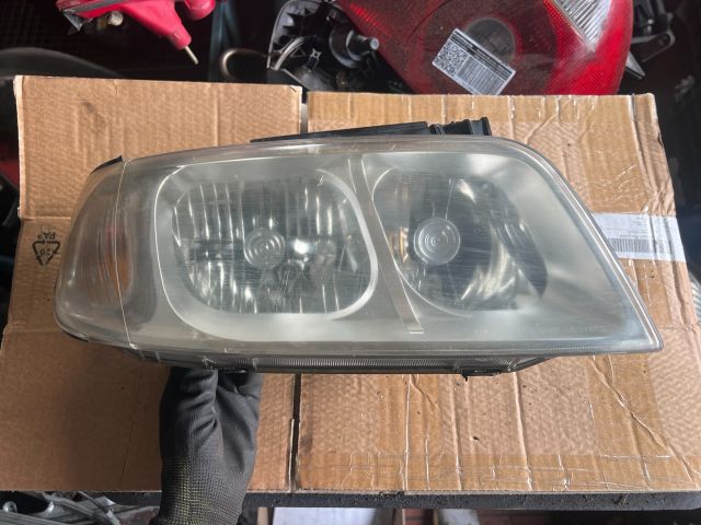 bontott HYUNDAI MATRIX Jobb Fényszóró