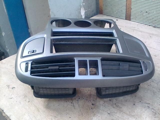 bontott HYUNDAI MATRIX Középkonzol Keret