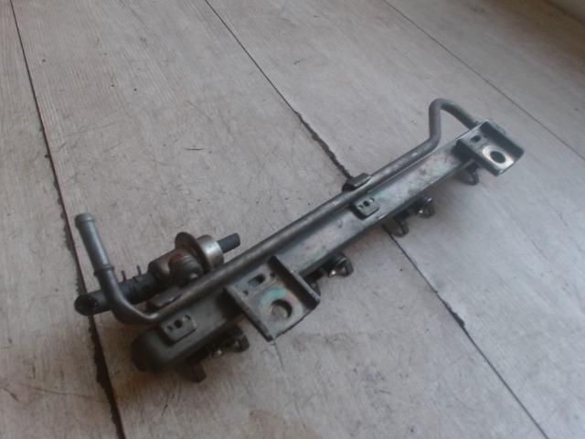 bontott HYUNDAI PONY Porlasztó Sor / Híd