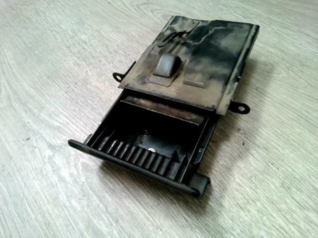 bontott HYUNDAI PONY Első Hamutartó