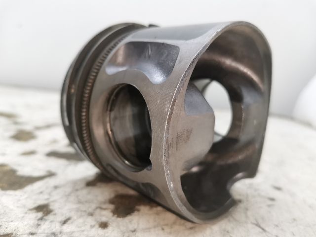 bontott HYUNDAI SANTA FÉ Dugattyú