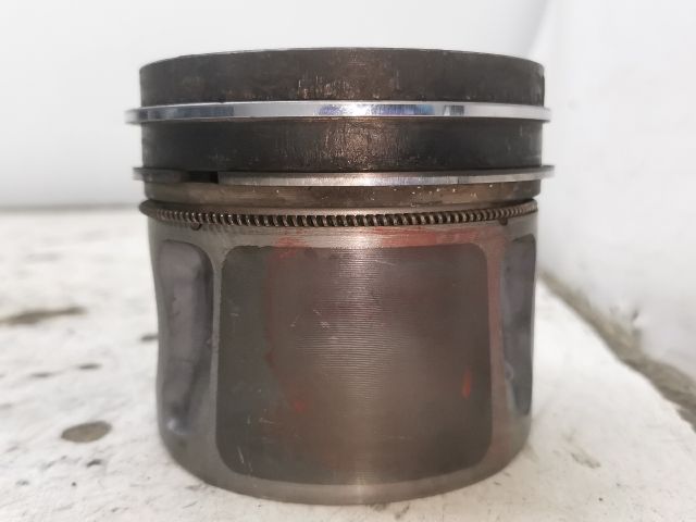 bontott HYUNDAI SANTA FÉ Dugattyú