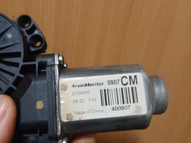 bontott HYUNDAI SANTA FÉ Bal első Ablakemelő Motor