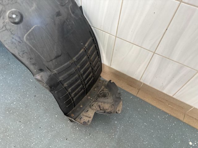 bontott HYUNDAI SANTA FÉ Bal első Első Dobbetét (Kerékjárati, Műanyag)