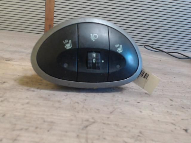 bontott HYUNDAI SANTA FÉ Bal első Ülésfűtés Kapcsoló