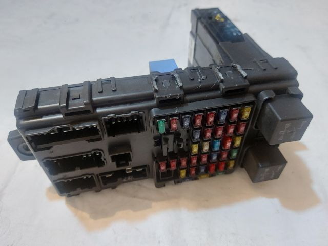 bontott HYUNDAI SANTA FÉ Biztosítéktábla Utastér