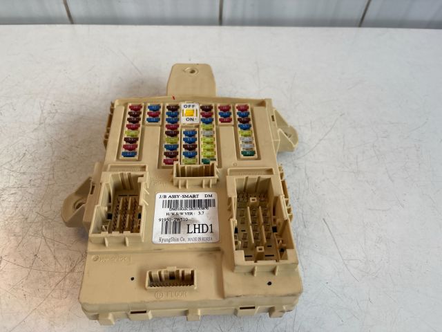 bontott HYUNDAI SANTA FÉ Biztosítéktábla Utastér