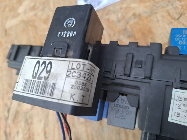 bontott HYUNDAI SANTA FÉ Biztosítéktábla Utastér