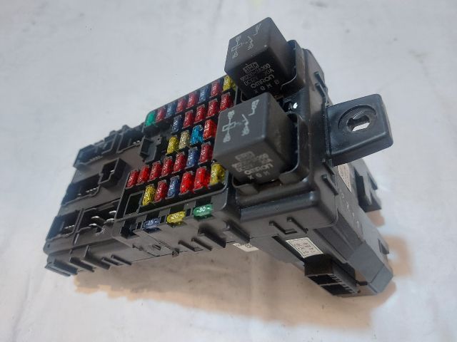 bontott HYUNDAI SANTA FÉ Biztosítéktábla Utastér