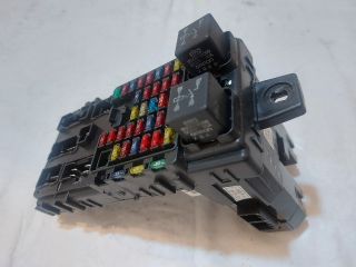 bontott HYUNDAI SANTA FÉ Biztosítéktábla Utastér