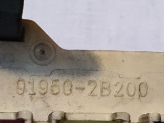 bontott HYUNDAI SANTA FÉ Biztosítéktábla Utastér