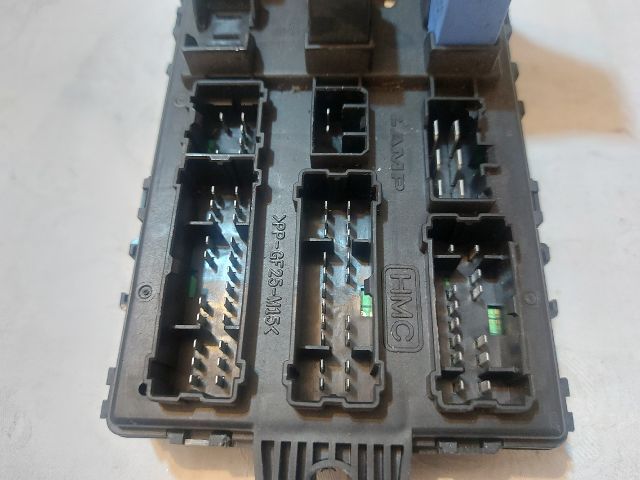 bontott HYUNDAI SANTA FÉ Biztosítéktábla Utastér