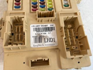 bontott HYUNDAI SANTA FÉ Biztosítéktábla Utastér