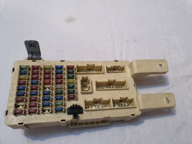 bontott HYUNDAI SANTA FÉ Biztosítéktábla Utastér