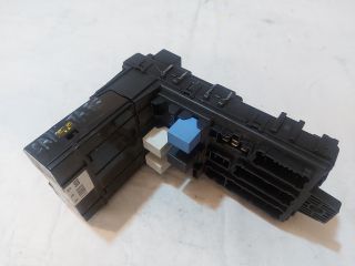 bontott HYUNDAI SANTA FÉ Biztosítéktábla Utastér