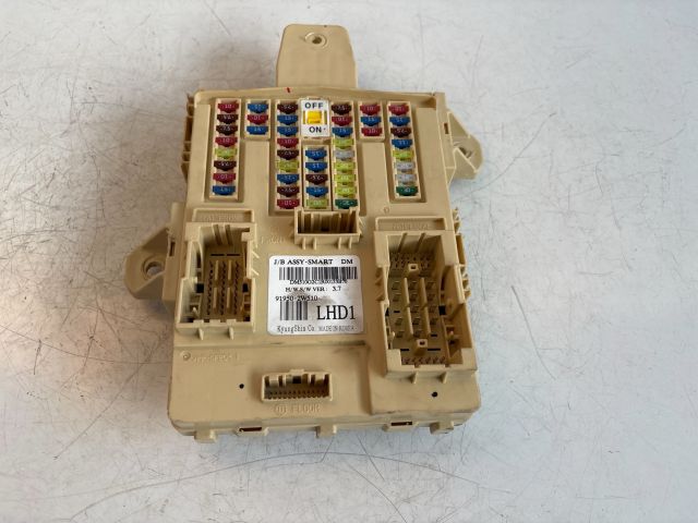 bontott HYUNDAI SANTA FÉ Biztosítéktábla Utastér