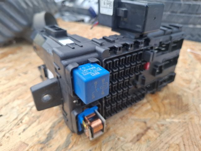 bontott HYUNDAI SANTA FÉ Biztosítéktábla Utastér