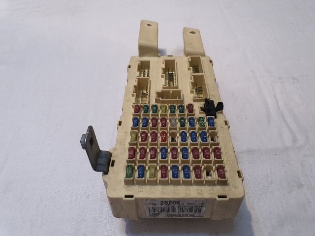 bontott HYUNDAI SANTA FÉ Biztosítéktábla Utastér