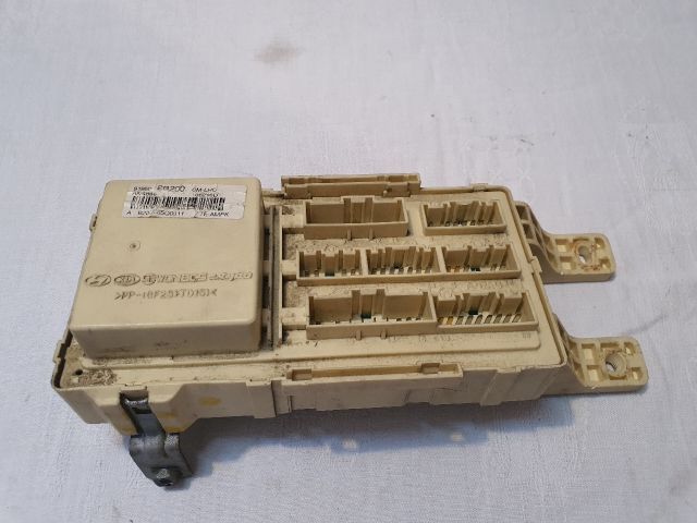 bontott HYUNDAI SANTA FÉ Biztosítéktábla Utastér