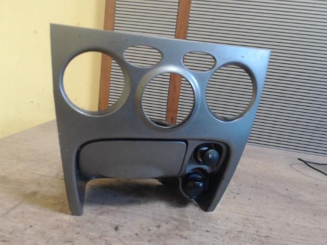 bontott HYUNDAI SANTA FÉ Első Hamutartó