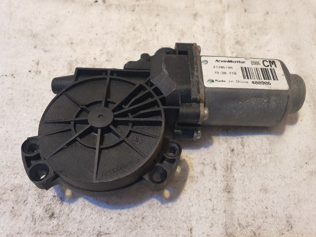 bontott HYUNDAI SANTA FÉ Jobb első Ablakemelő Motor