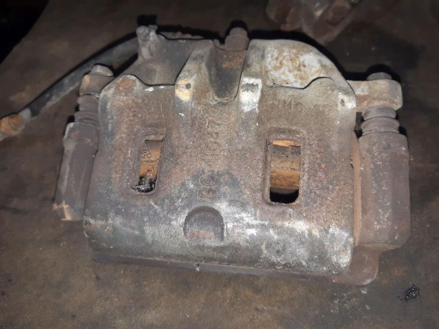 bontott HYUNDAI SANTA FÉ Jobb első Féknyereg Munkahengerrel