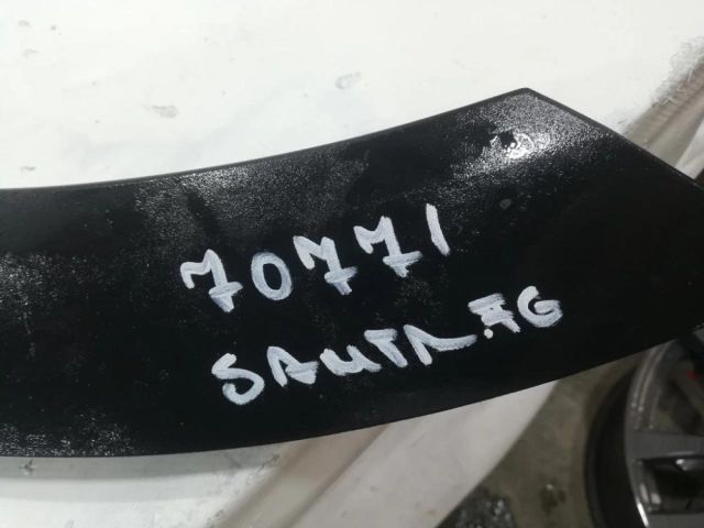 bontott HYUNDAI SANTA FÉ Jobb hátsó Ajtó Díszléc