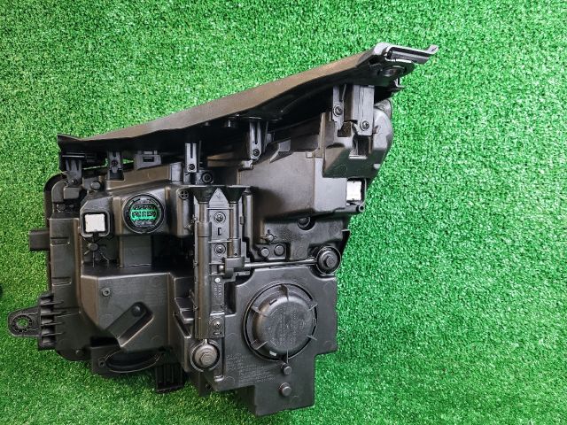 bontott HYUNDAI SANTA FÉ Jobb Ledes Fényszóró