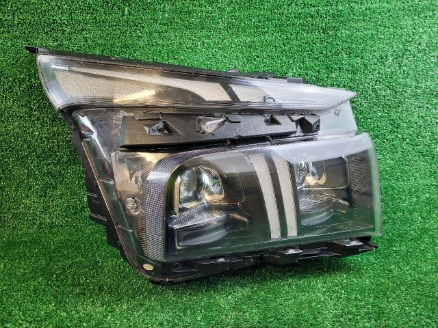 bontott HYUNDAI SANTA FÉ Jobb Ledes Fényszóró