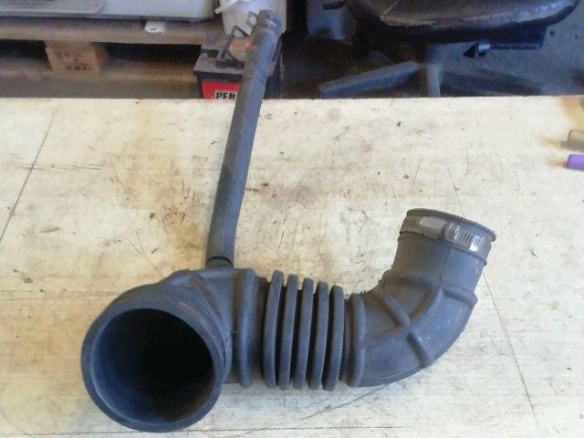 bontott HYUNDAI TERRACAN Légbeömlő Cső