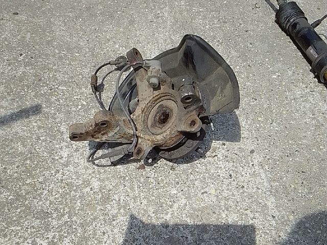 bontott HYUNDAI TRAJET Jobb első Csonkállvány Kerékaggyal