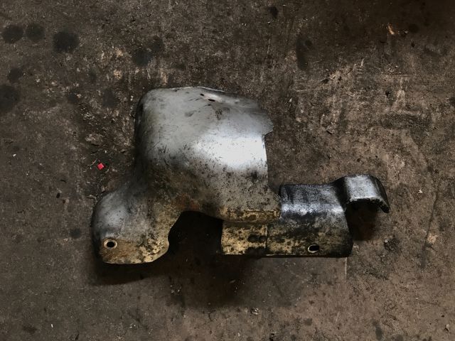 bontott HYUNDAI TRAJET Leömlő Hővédő Lemez