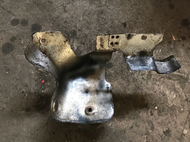 bontott HYUNDAI TRAJET Leömlő Hővédő Lemez