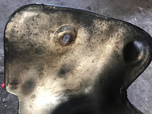 bontott HYUNDAI TRAJET Leömlő Hővédő Lemez