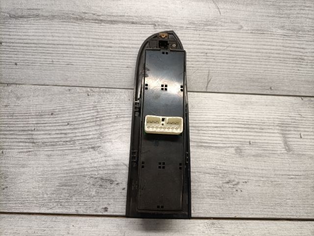 bontott HYUNDAI TRAJET Ablakemelő Kapcsoló Négyes / Kettes