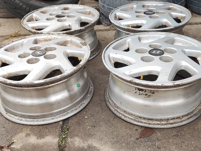 bontott HYUNDAI TRAJET Alufelni Szett