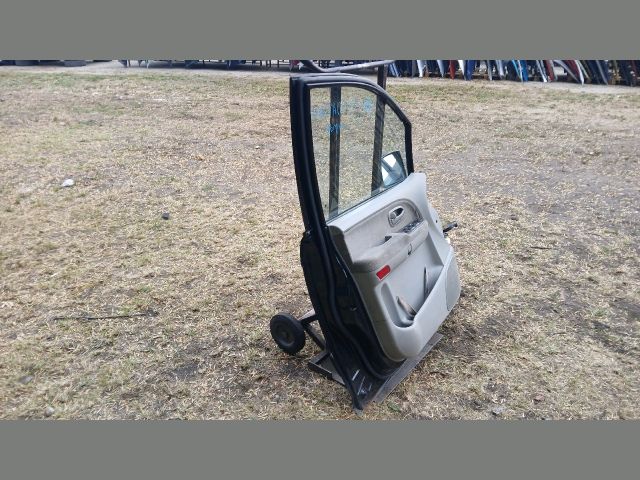 bontott HYUNDAI TRAJET Bal első Ajtó (Részeivel)