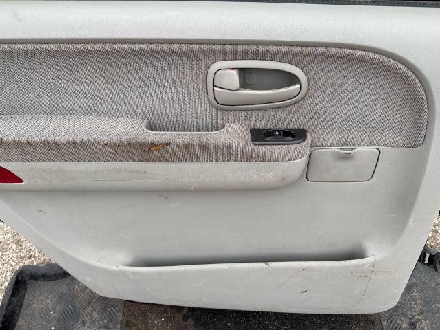 bontott HYUNDAI TRAJET Bal hátsó Ajtó (Részeivel)