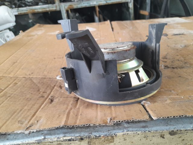 bontott HYUNDAI TRAJET Bal hátsó Hangszóró